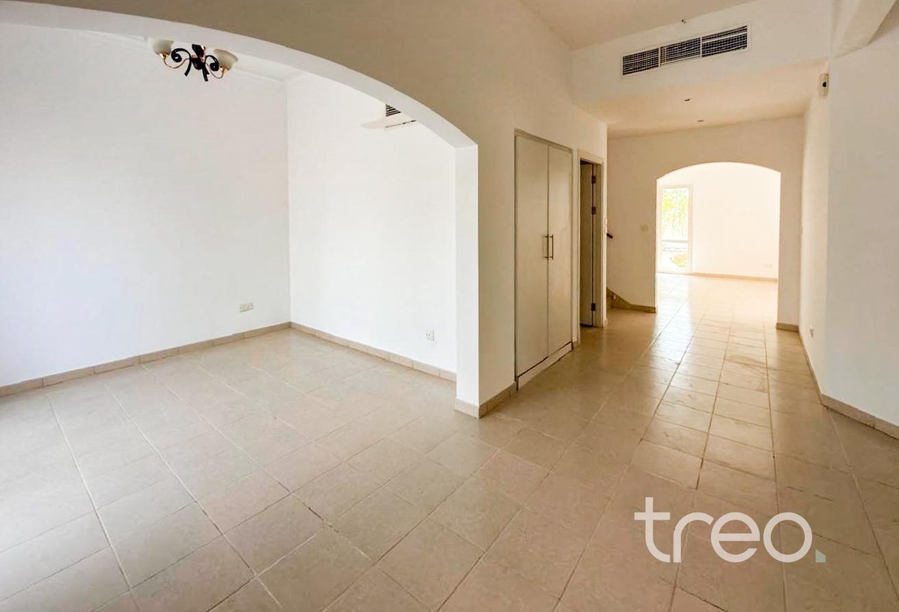 Massive plot | Desirable location | Vacant photo 4