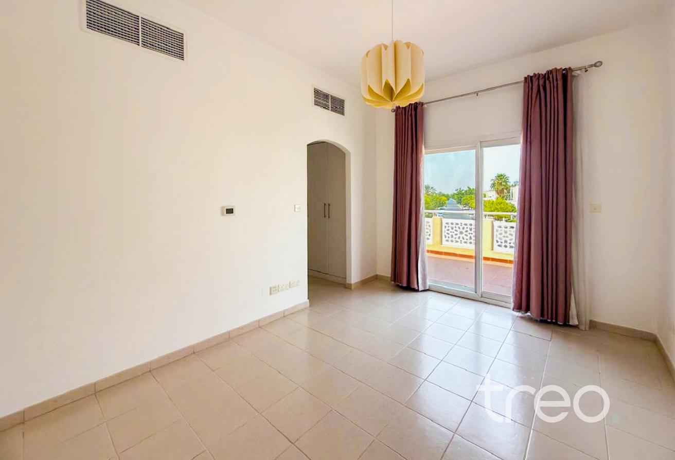 Massive plot | Desirable location | Vacant photo 7
