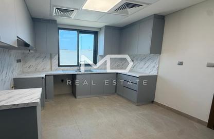 Villa - 3 - 5 for sale in Bloom Living - Zayed City (Khalifa City C) - Khalifa City - Abu Dhabi