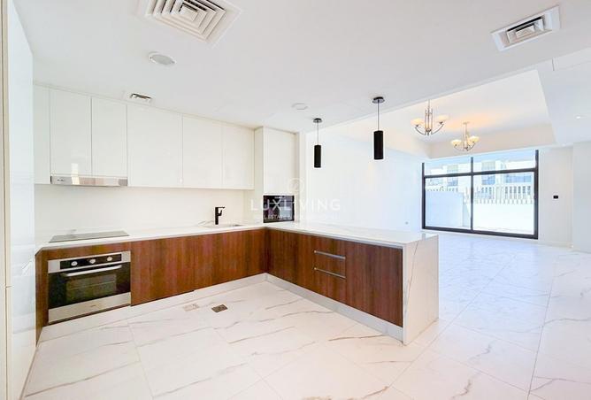 Best Middle Unit | Single Row | On Park | Vastu