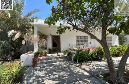 فيلا - 3 غرف نوم - 3 حمامات للبيع في برج الكورنيش - طريق كورنيش عجمان - عجمان