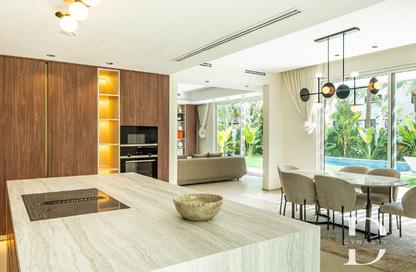 Villa - 5 Bedrooms - 4 Bathrooms for sale in Meadows 9 - Meadows - Dubai