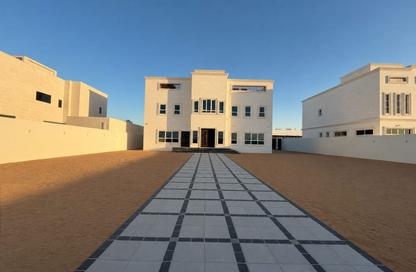 Villa - 4 Bedrooms - 5 Bathrooms for rent in Al Aweer 1 - Al Aweer - Dubai Villa - 4 Bedrooms - 5 Bathrooms for rent in Al Aweer 1 - Al Aweer - Dubai