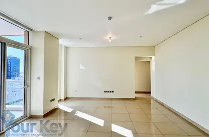 شقة - 2 غرف نوم - 3 حمامات للايجار في يونايتد سكوير - الخالدية - أبوظبي