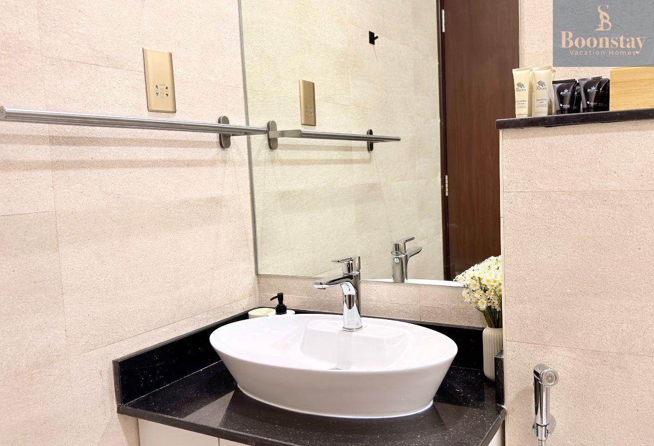 Spacious/ Fully Furnished/Bills Included photo 18