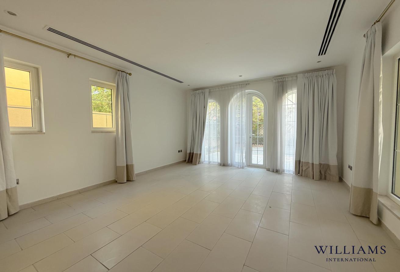INTERNAL VILLA | THREE BED | VACANT | GREAT DEAL photo 7