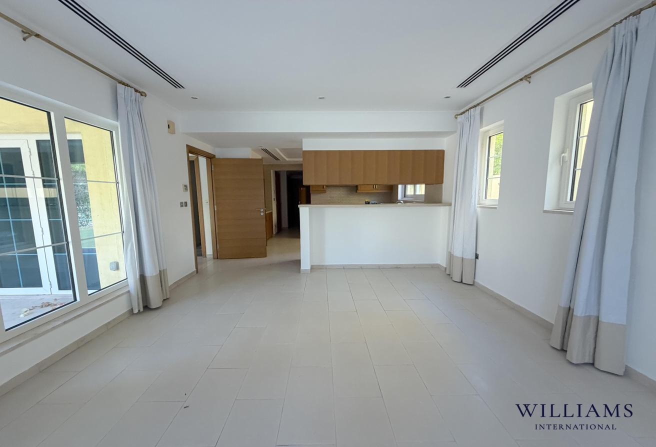 INTERNAL VILLA | THREE BED | VACANT | GREAT DEAL photo 8