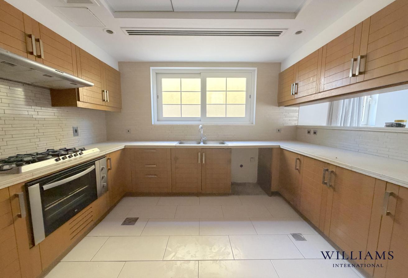 INTERNAL VILLA | THREE BED | VACANT | GREAT DEAL photo 6
