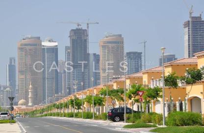 Villa - 4 Bedrooms - 5 Bathrooms for rent in District 4 - Jumeirah Park - Dubai