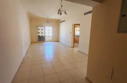 شقة - 2 غرف نوم - 2 حمامات للايجار في القاسمية - الشارقة