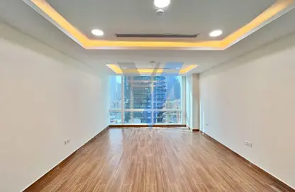 مكتب - استوديو - 1 حمام للايجار في برج تماني - الخليج التجاري - دبي