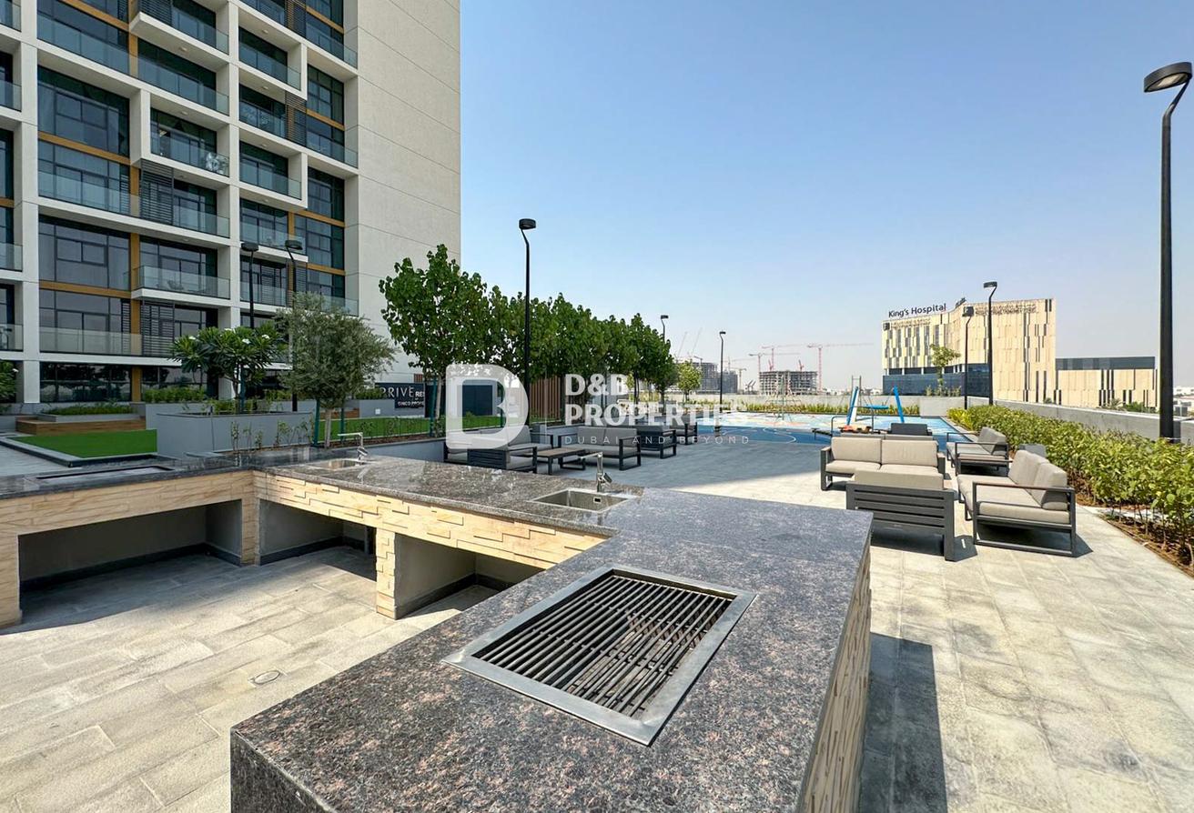 Available Now | High Floor | Large Layout photo 13