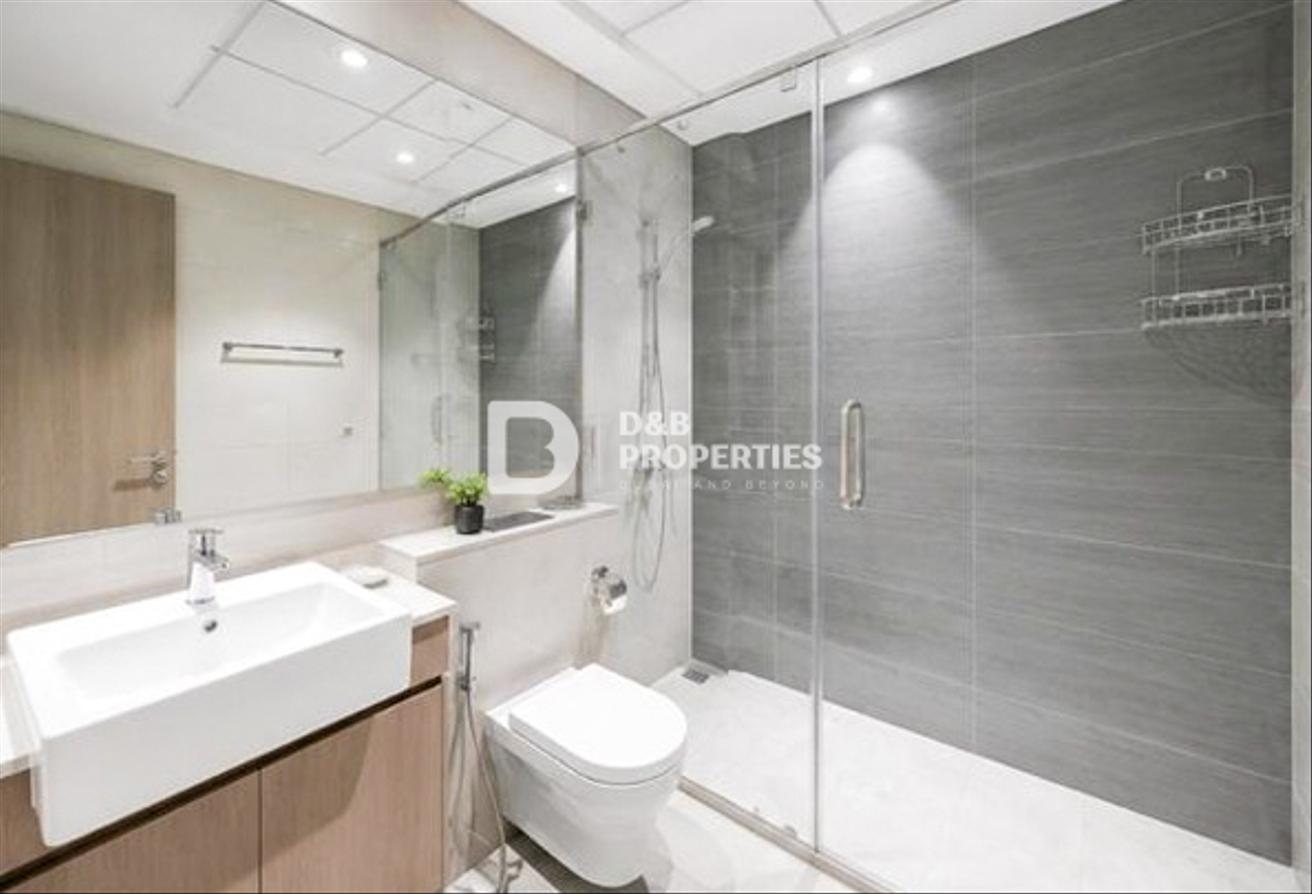 Available Now | High Floor | Large Layout photo 8