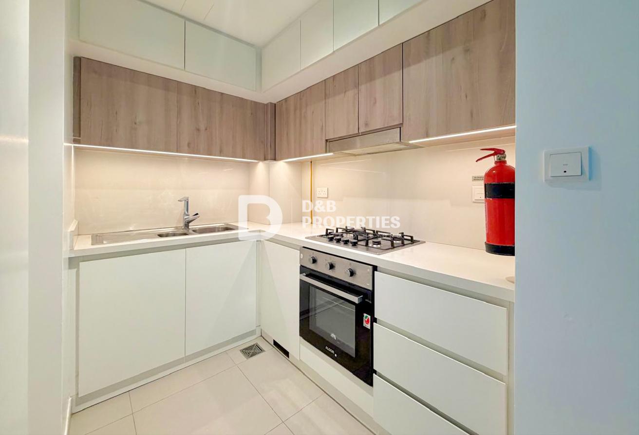 Available Now | High Floor | Large Layout photo 4