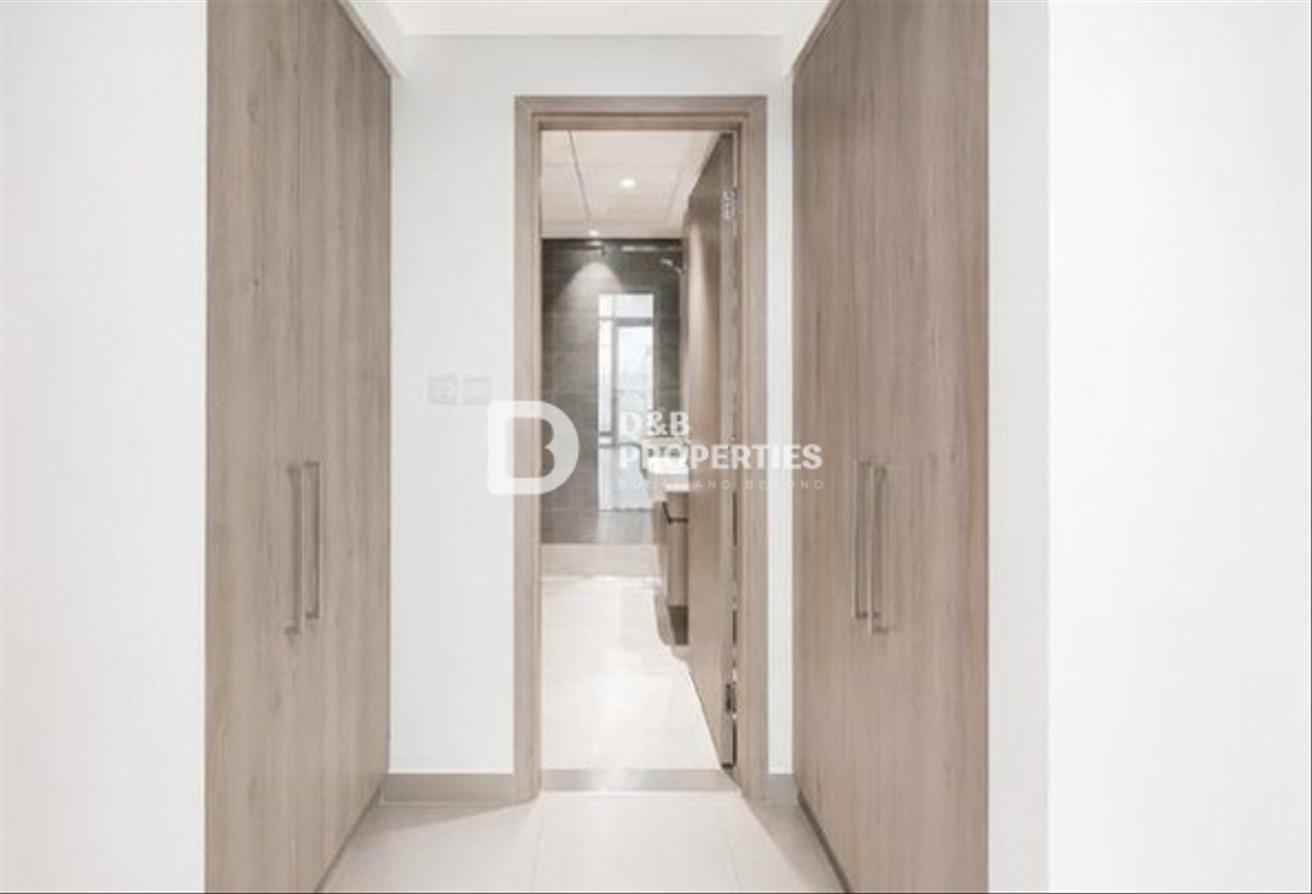 Available Now | High Floor | Large Layout photo 7