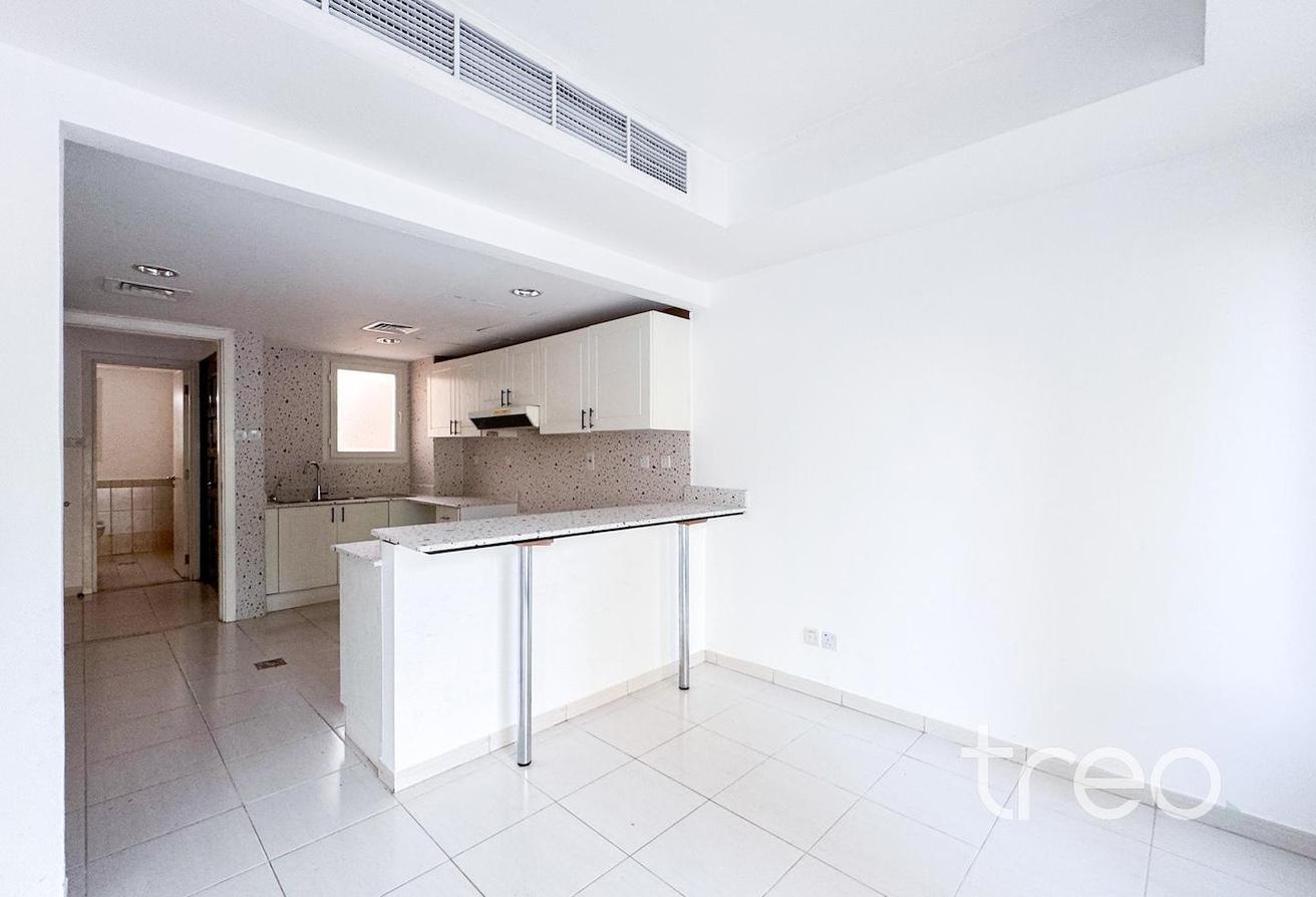 2M | Well Maintained | Landscaped Garden photo 3