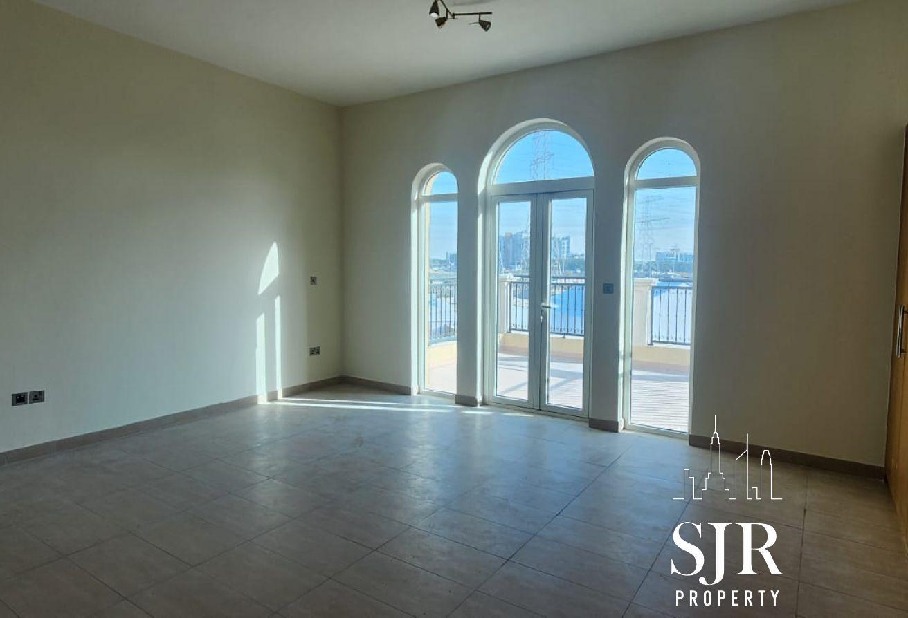 Single Row | Private location | keys in hand photo 11