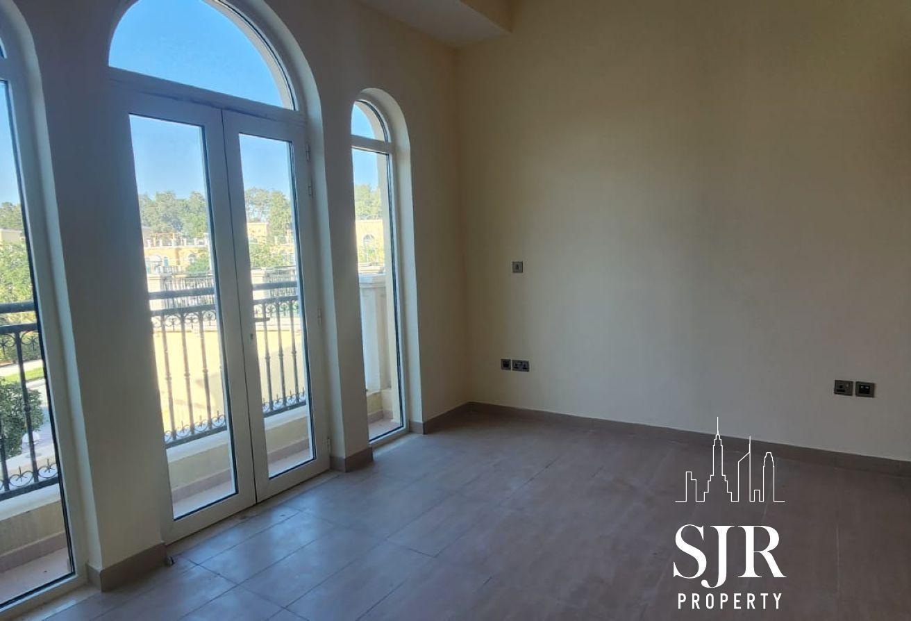 Single Row | Private location | keys in hand photo 18
