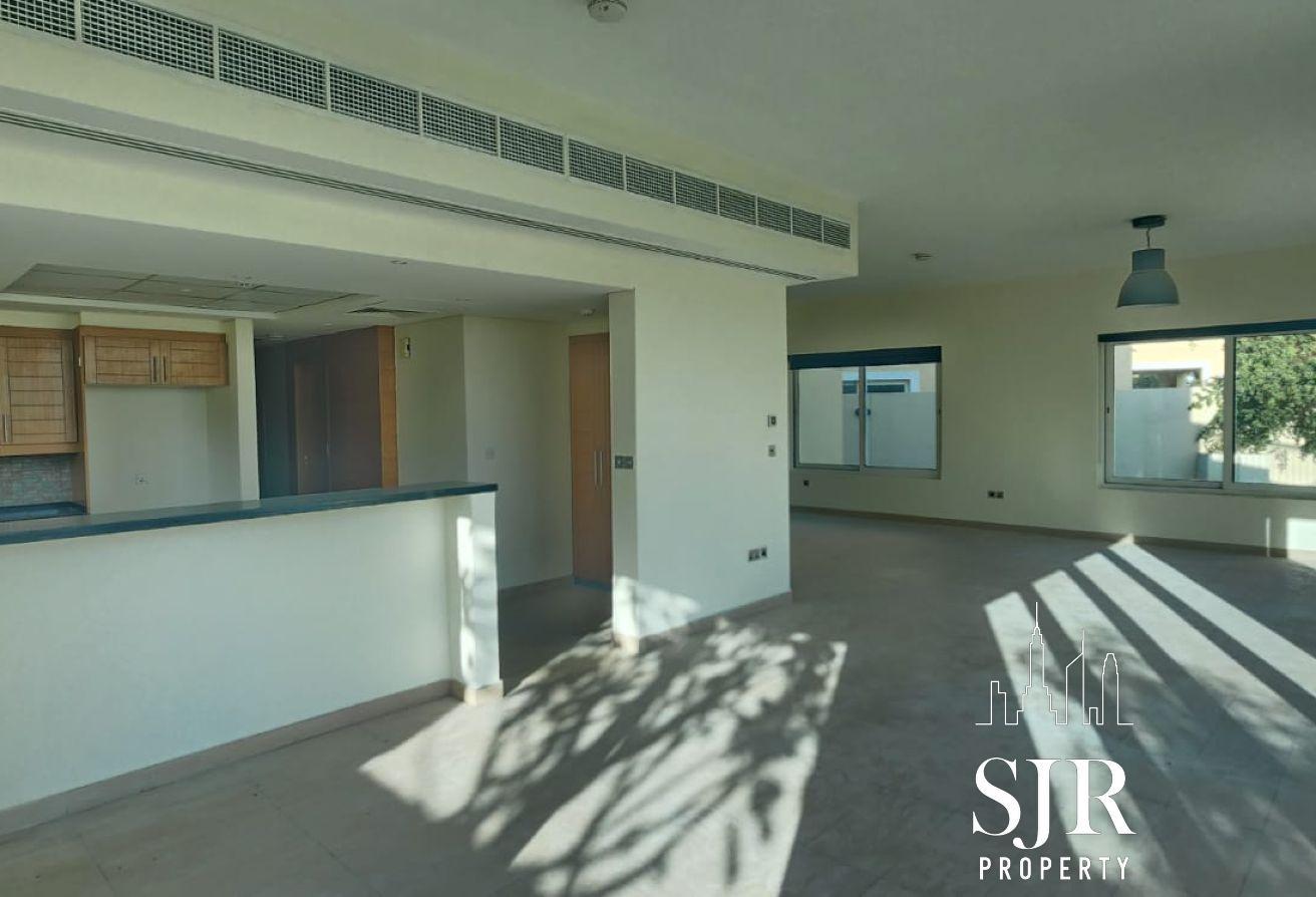 Single Row | Private location | keys in hand photo 5