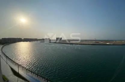 شقة - 2 غرف نوم - 3 حمامات للايجار في 18B البحيرة - لاجون - ميناء العرب - راس الخيمة - رأس الخيمة