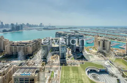 Apartment - Studio - 2 Bathrooms for rent in The Palm Tower - Palm Jumeirah - Dubai
