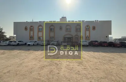 عمارة بالكامل - 2 غرف نوم - 2 حمامات للبيع في الناصرية - الشرق - الشارقة