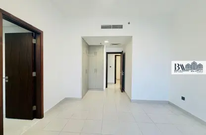 Apartment - 2 Bedrooms - 3 Bathrooms for rent in Bayt Al Muraqqabat 03 - Al Muraqqabat - Deira - Dubai