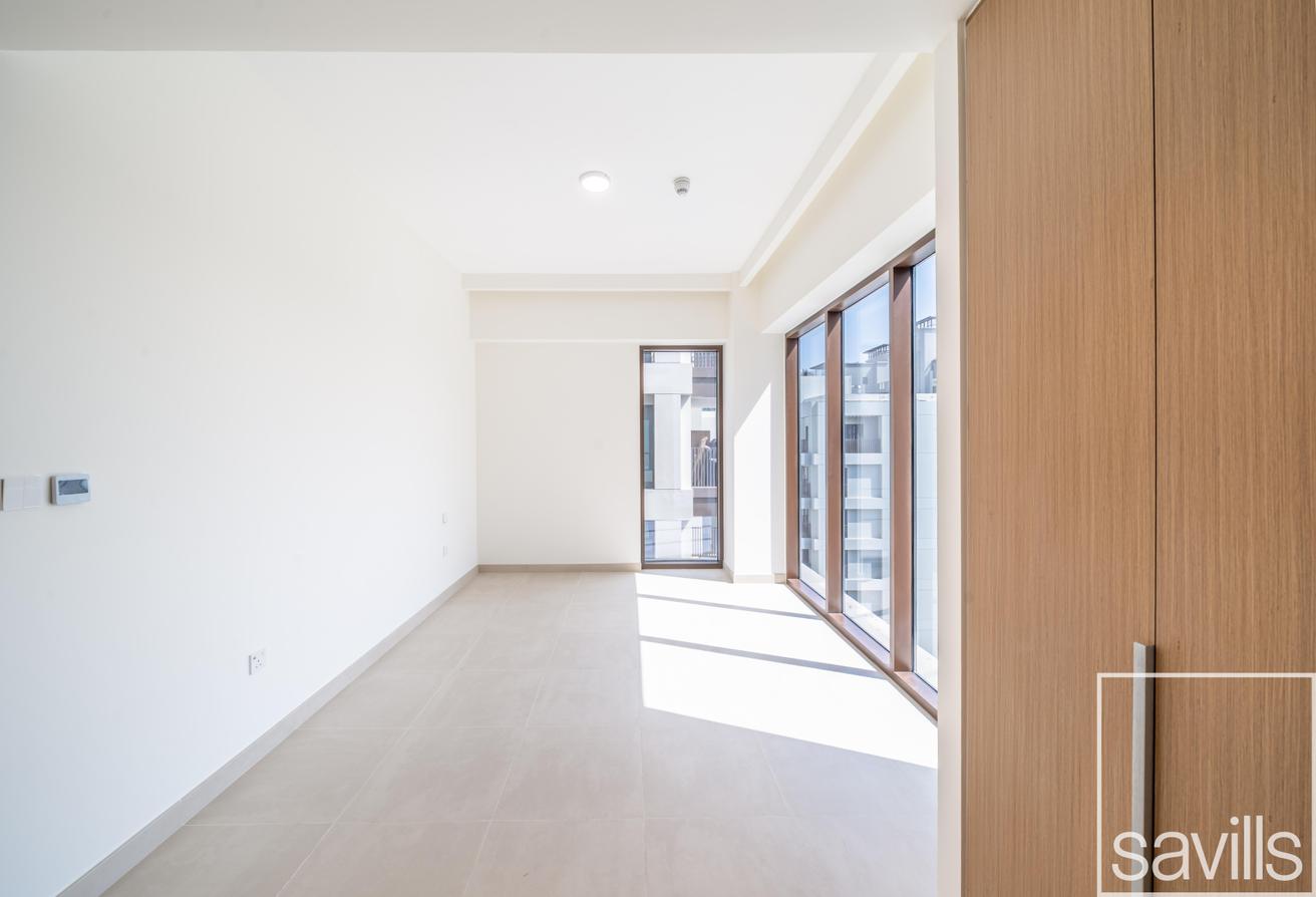 Elegant Layout | Pool & Beach View | Vacant photo 8