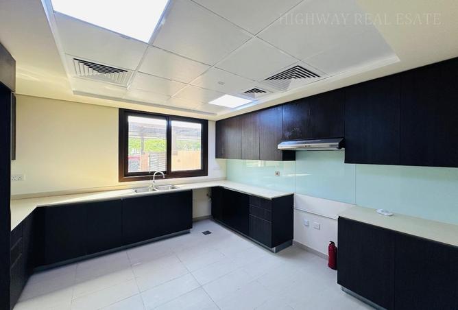 94004809 - Property Image 3