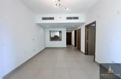 شقة - غرفة نوم - 2 حمامات للايجار في النصر سكوير بلوك  آ - ميدان النصر - عود ميثاء - بر دبي - دبي