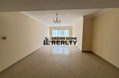 شقة - 3 غرف نوم - 3 حمامات للايجار في برج منازل 5 - شارع التعاون - التعاون - الشارقة