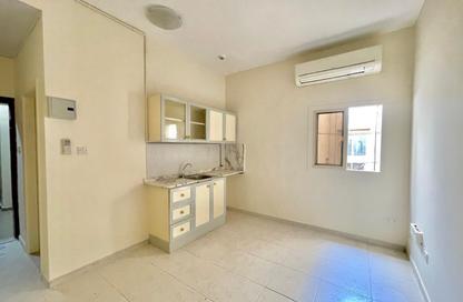 Apartment - Studio - 1 Bathroom for rent in Fire Station Road - Muwaileh - Sharjah Apartment - Studio - 1 Bathroom for rent in Fire Station Road - Muwaileh - Sharjah