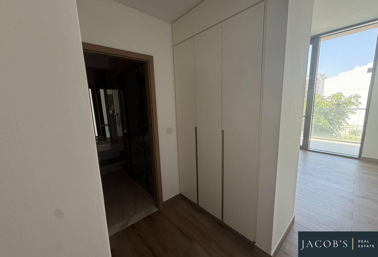 Vacant | 4 BR + Maids | Spacious Layout photo 15