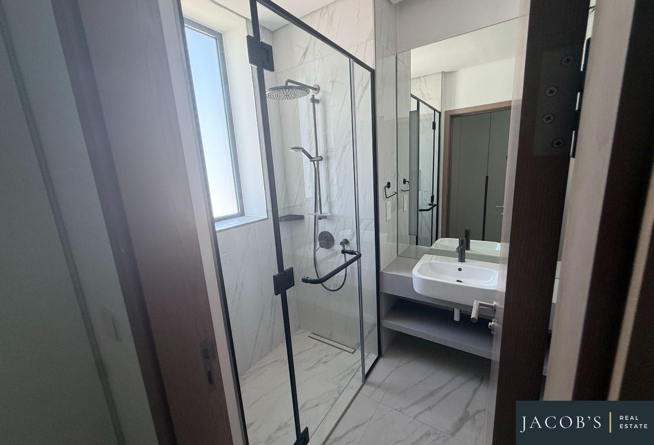 Vacant | 4 BR + Maids | Spacious Layout photo 11