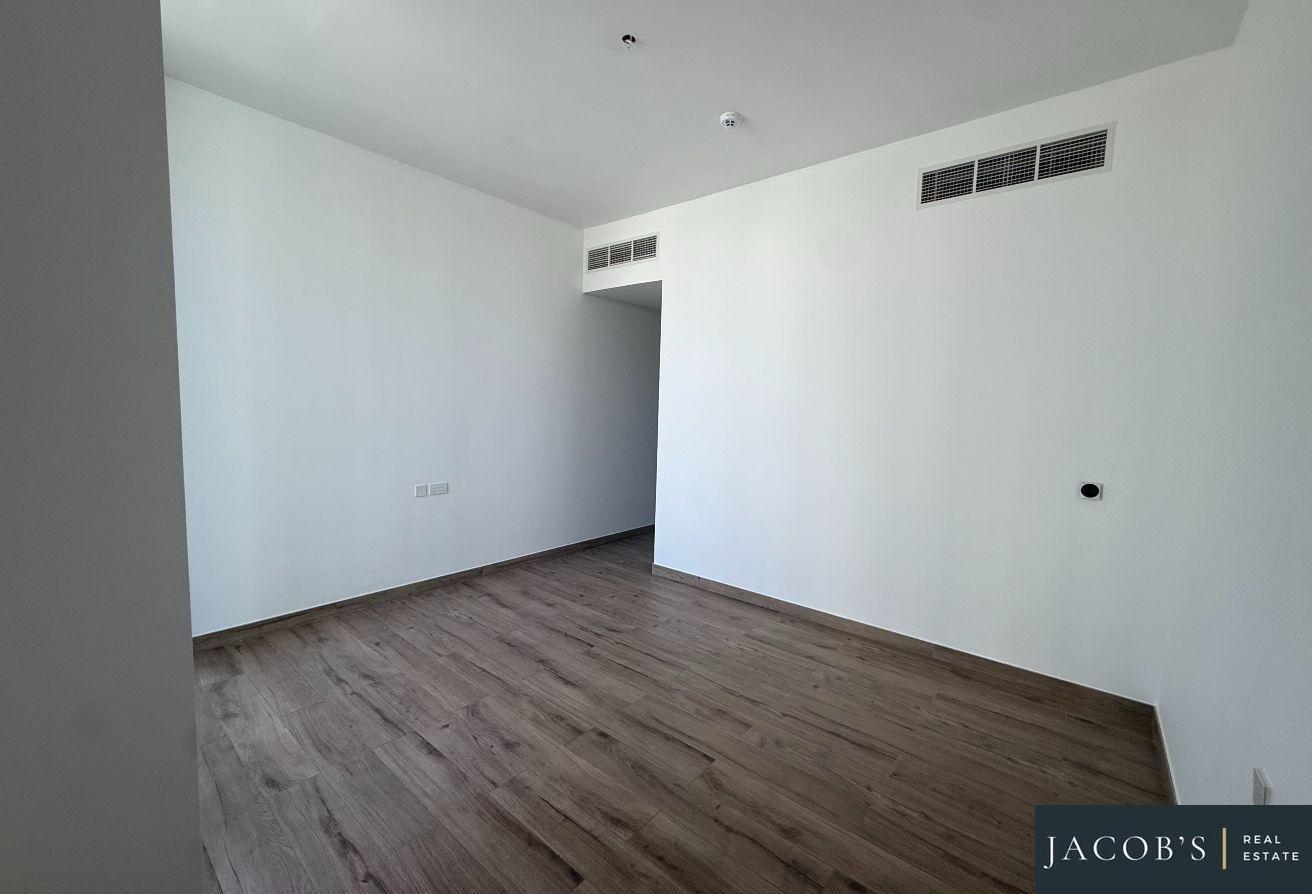Vacant | 4 BR + Maids | Spacious Layout photo 12