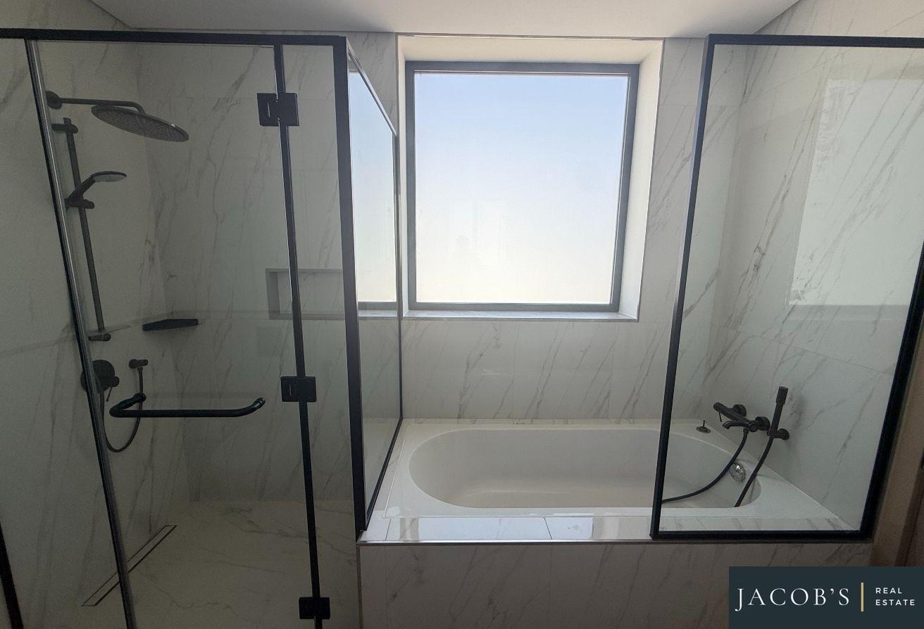 Vacant | 4 BR + Maids | Spacious Layout photo 6