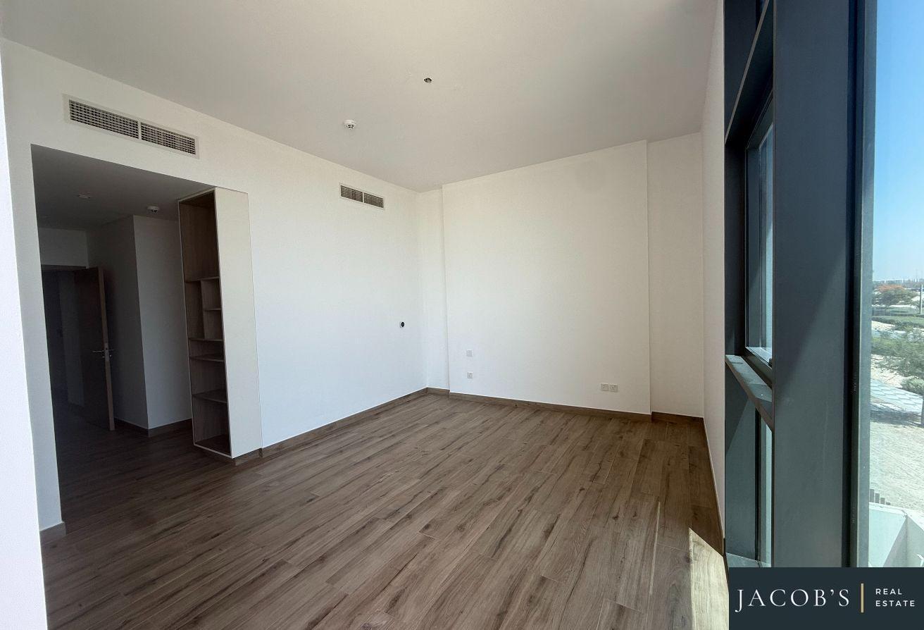 Vacant | 4 BR + Maids | Spacious Layout photo 3