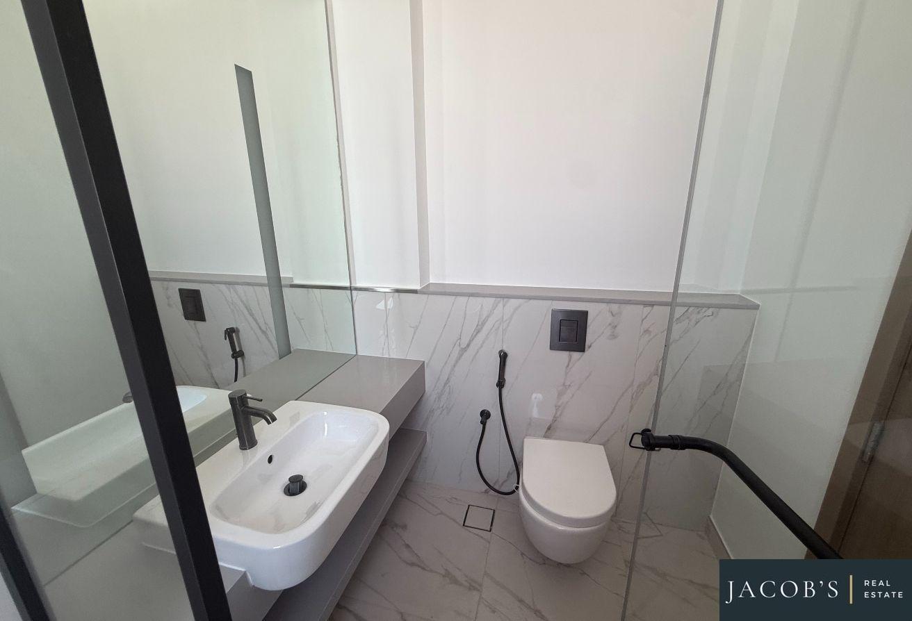 Vacant | 4 BR + Maids | Spacious Layout photo 10