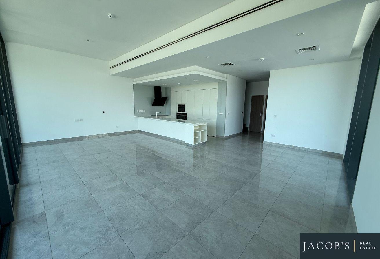 Vacant | 4 BR + Maids | Spacious Layout photo 2