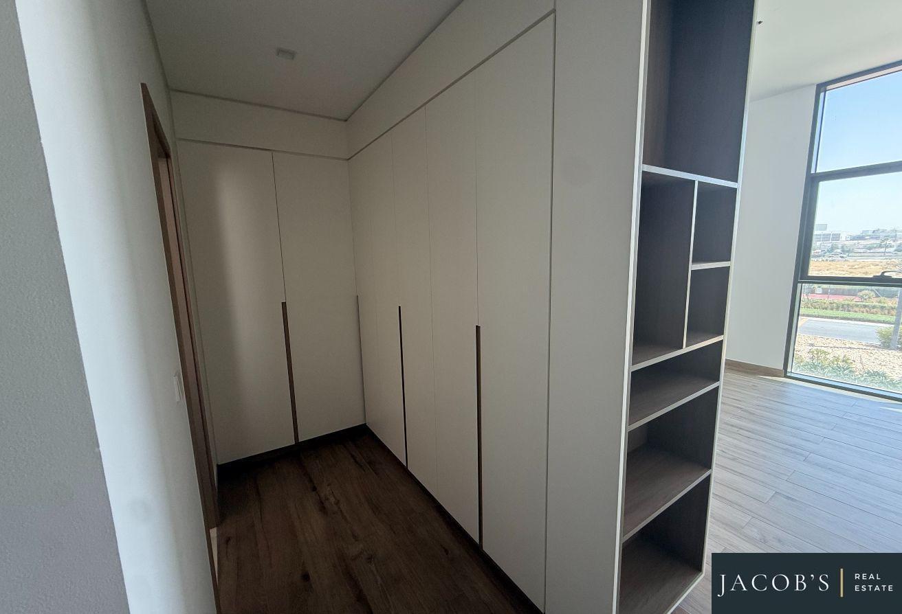 Vacant | 4 BR + Maids | Spacious Layout photo 4