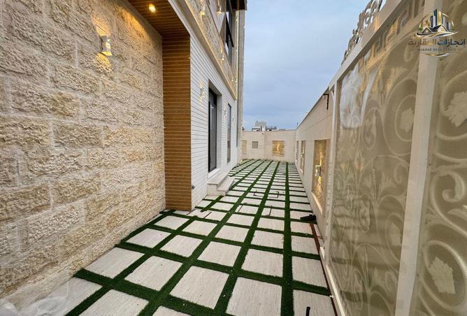 82801759 - Property Image 3