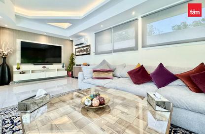 Villa - 4 - 5 for sale in District 3 - Jumeirah Park - Dubai