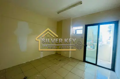 Apartment - 2 Bedrooms - 2 Bathrooms for rent in Rolla Square - Rolla Area - Sharjah