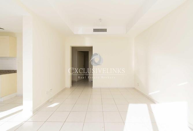 70281082 - صورة العقار 3