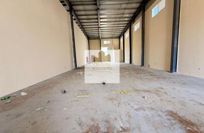 Warehouse - Studio - 2 Bathrooms for rent in Umm Al Thuoob - Umm Al Quwain