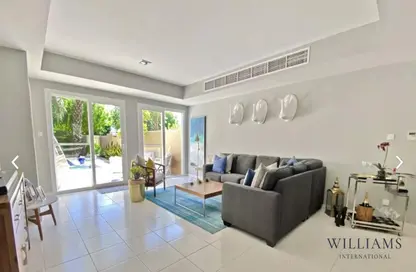 فيلا - 3 غرف نوم - 3 حمامات للايجار في الينابيع 15 - الينابيع - دبي