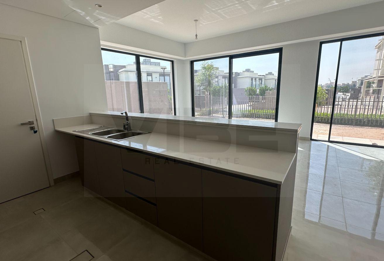 Brand New I Close to the Beach, Gym and Pool