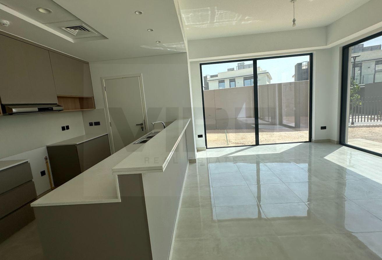 Brand New I Close to the Beach, Gym and Pool