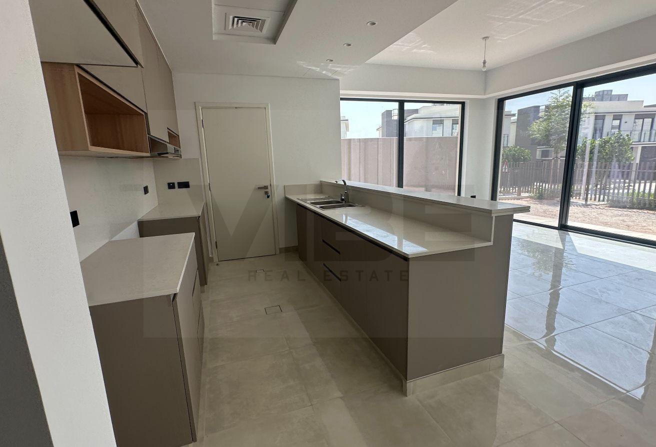 Brand New I Close to the Beach, Gym and Pool