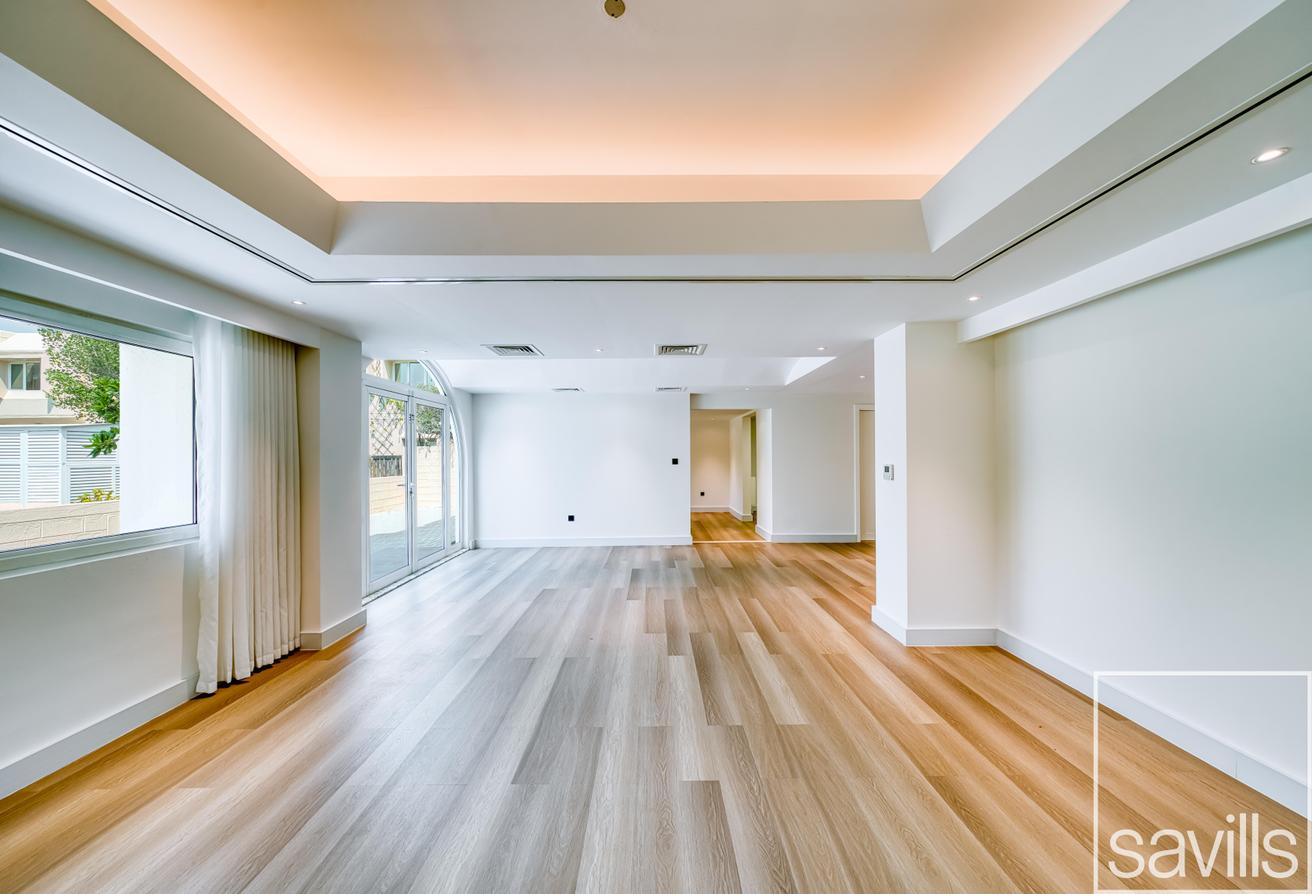 Beach Location | Fully upgraded | Vacant Now photo 2